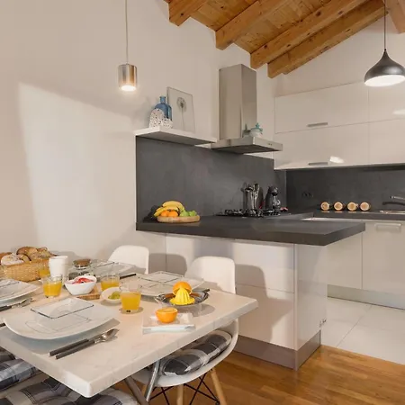 Nala - Detached House, Walk To Ferienhaus *