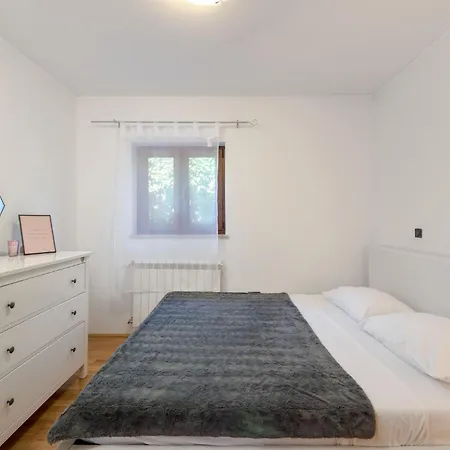 Nala - Detached House, Walk To Pula
