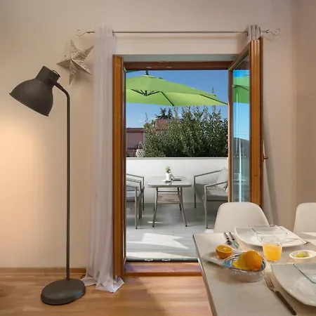 Ferienhaus Nala - Detached House, Walk To Pula