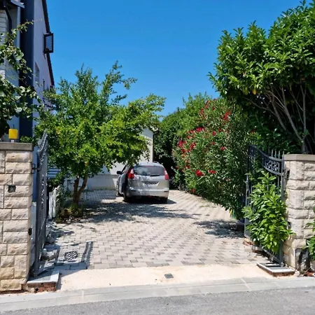 Nala - Detached House, Walk To * Pula