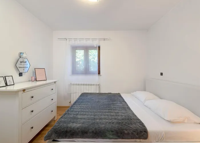 Nala - Detached House, Walk To Pula